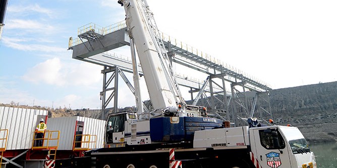 Oversize Crane Rental Delivers Tons of Muscle