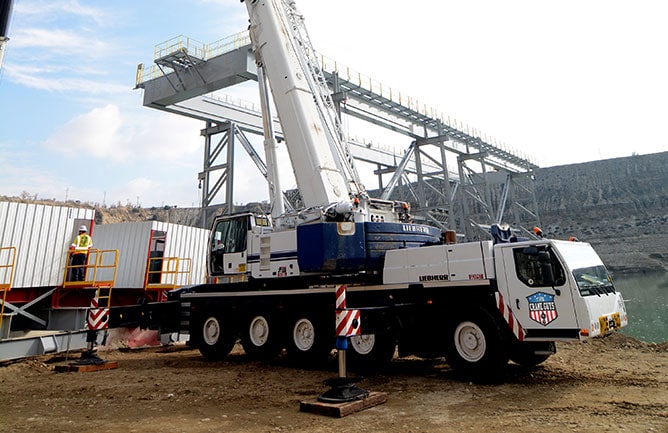 Oversize Crane Rental Delivers Tons of Muscle