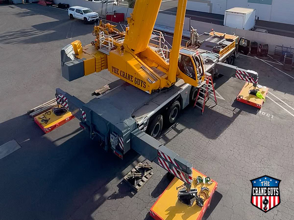 mobile crane with luffing jib expanding reach capacity